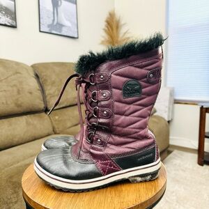 SOREL Tofinio ll Winter Boots burgundy maroon lace up fur lined size 5